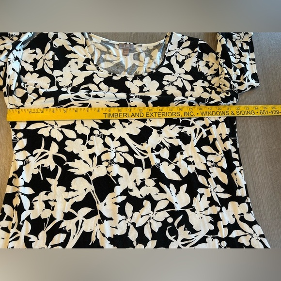 J. Jill Wearever Stretch Top Large Petite Black & White Floral with 3/4 Sleeves. - Picture 9 of 9